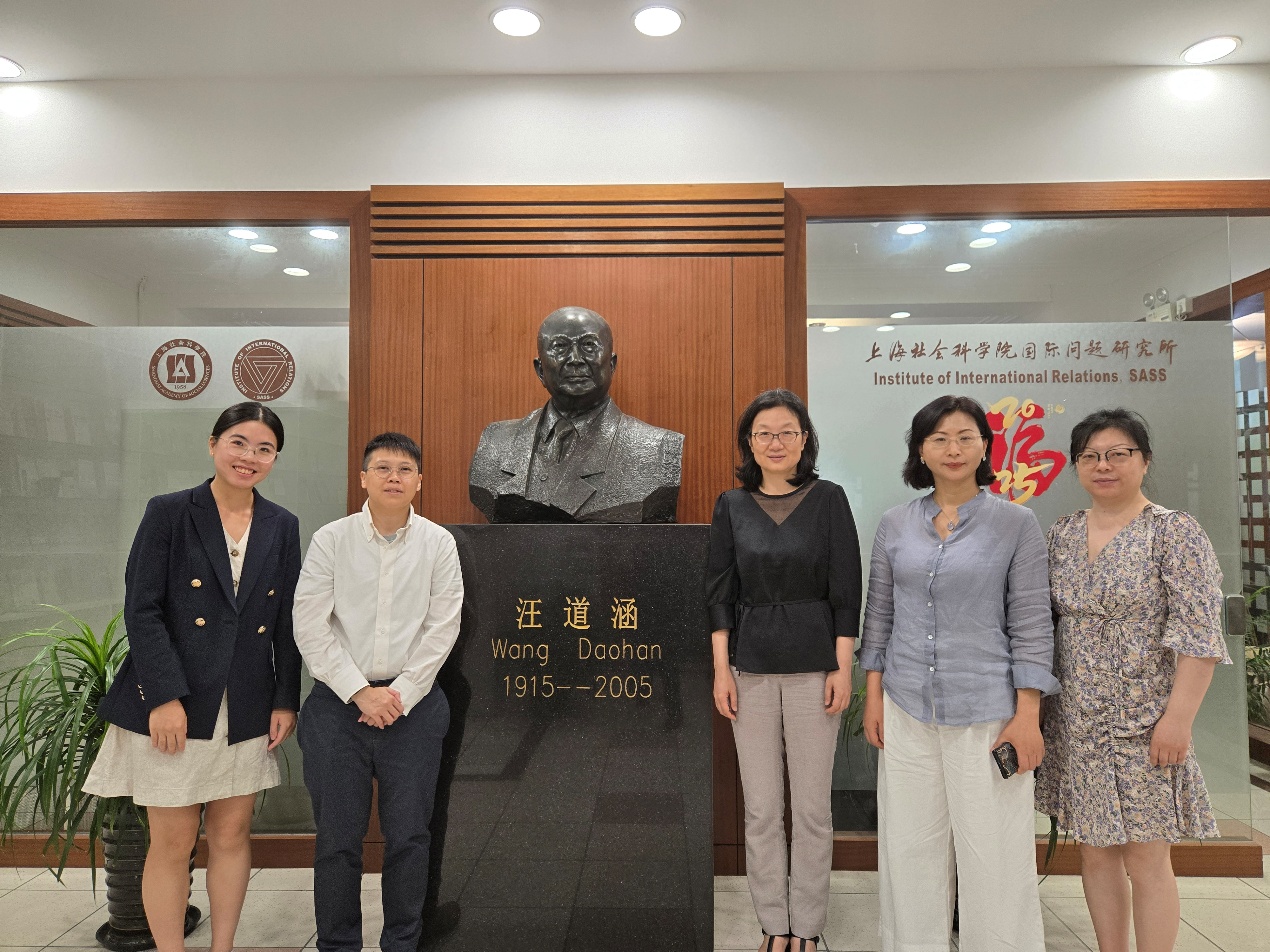 香港汇贤智库政策顾问刘颖峰一行访问国际所